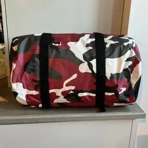 新品！Supreme Duffle Bag 21SS \"Red Camo\" Supreme Duffle Bag (SS21) - $148